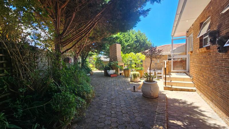 5 Bedroom Property for Sale in Reebok Western Cape